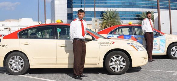 سيارة مع السواق