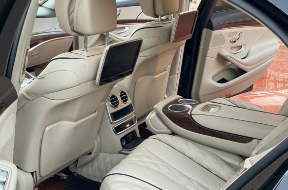 سيارة رولز رويس للإيجار