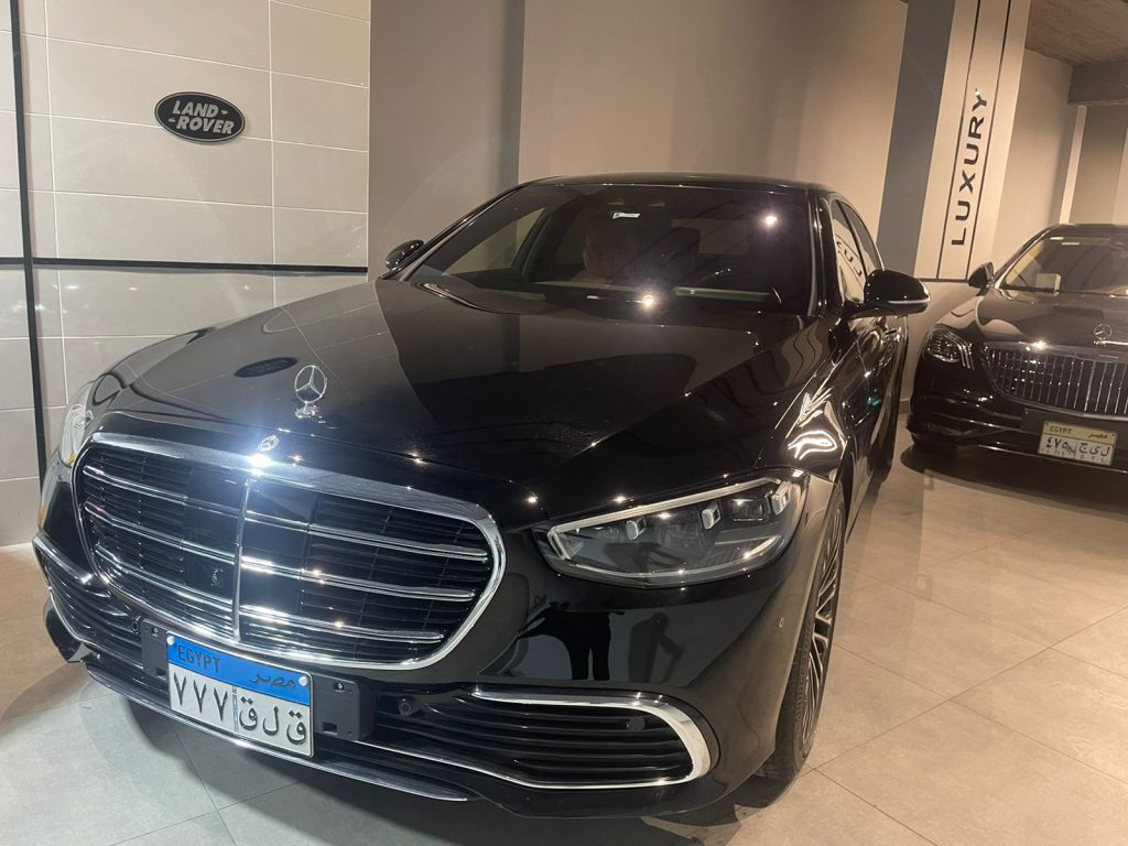 تأجير مرسيدس بسائق: فخامة S-Class وراحة السائق الخاص في خدمتك