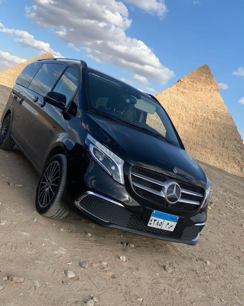 رحلات سياحية خاصة في مصر: خدمة ليموزين وسائق خاص لجولات VIP فاخرة