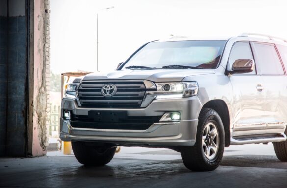 سيارة عائلية للإيجار